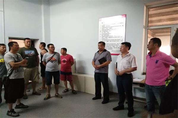 参观马培绪办公地点-器材库.jpg 参观马培绪办公地点-器材库.jpg